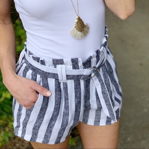 ✨LAST ONE✨Black and white striped linen shorts - Picture 4 of 4